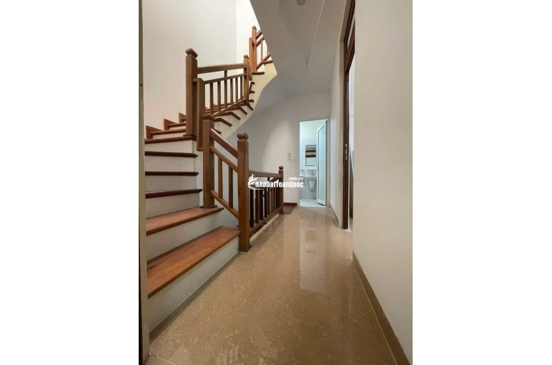 Cho thuê Nhà căn góc, mới, thang máy,vỉa hè, 113m2- 4T, Trần Nhân Tông_46 Tr